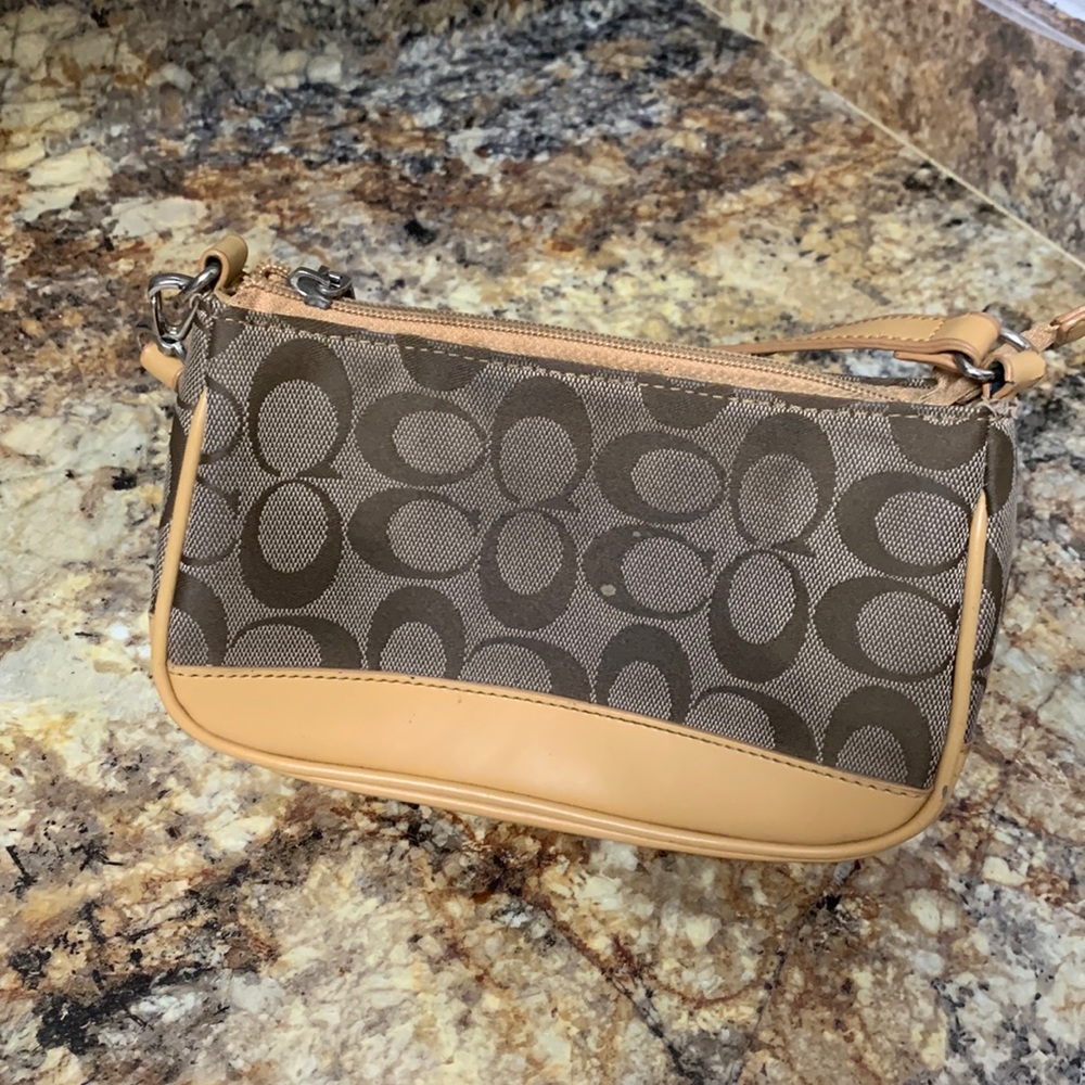 Classic Coach Small Handbag 👜